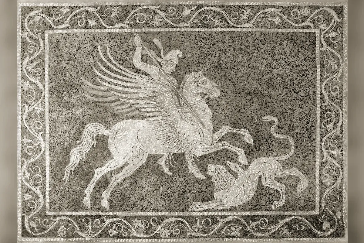 La Chimère, monstre hybride de la mythologie grecque, avec sa tête de lion, son dos de chèvre et sa queue de serpent